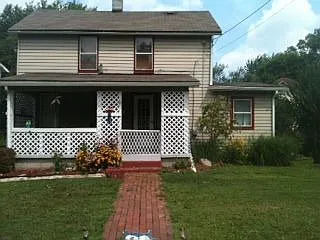 312 Oak St photo 1