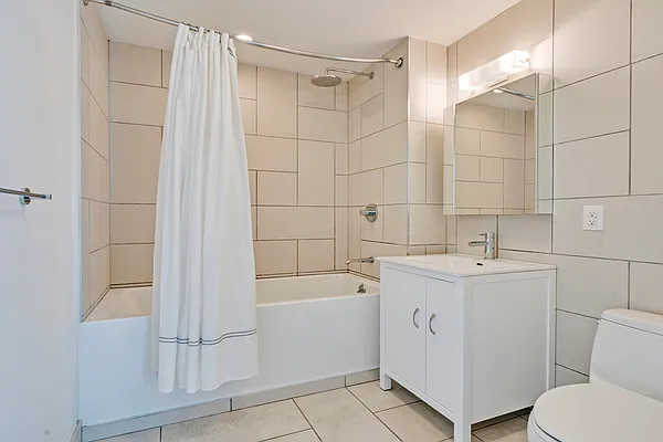 Rented by Golden Lioness Corp | media 23