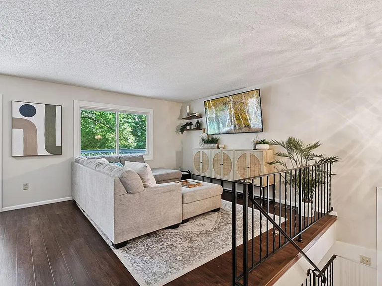 1042 Pontiac Ln #1042 — Photo 4