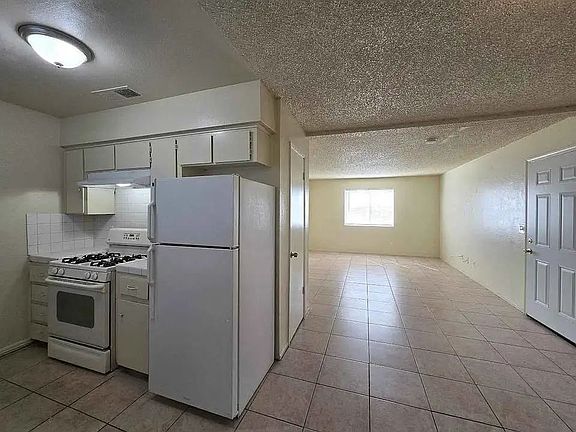 2nd image of 2553 S Holloway Ave