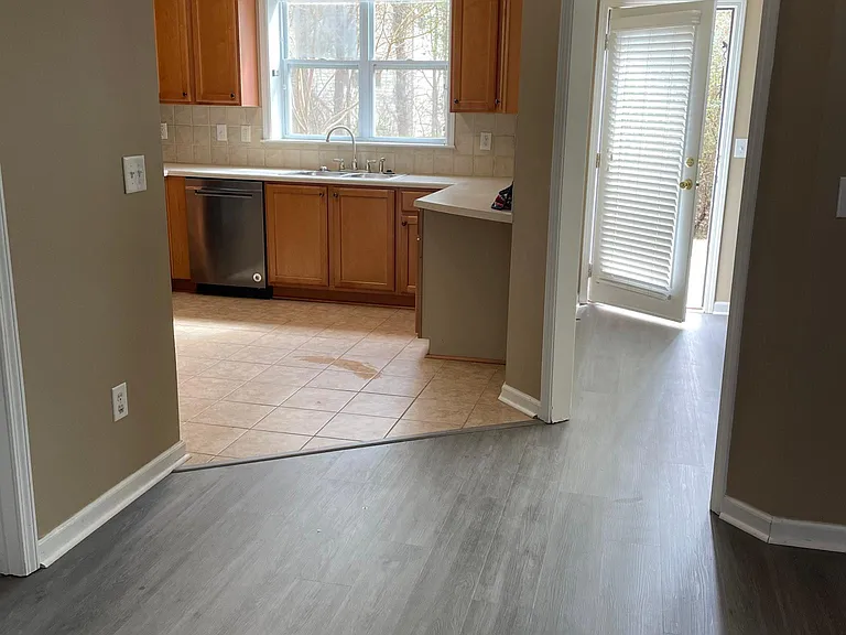 453 Grayson Way — Photo 6
