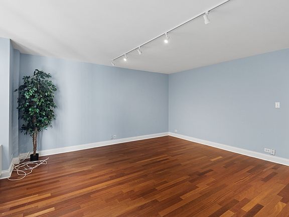 5th image of 777 N Michigan Ave APT 3502
