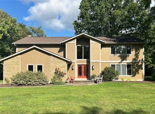 1131 Woodhaven Blvd, Akron, OH 44333