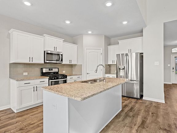 5th image of 1653 Reserve Dr