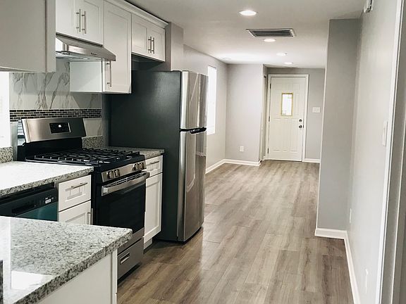 4th image of 2855 S Quinn St #1F