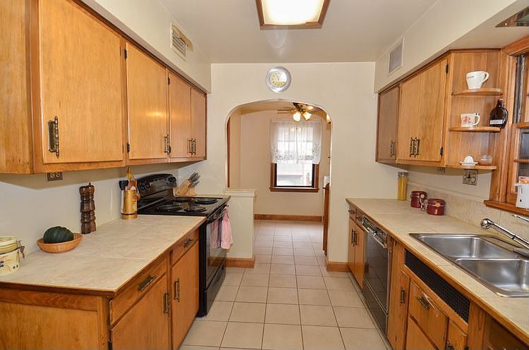 1st image of 1317 Marquette Blvd