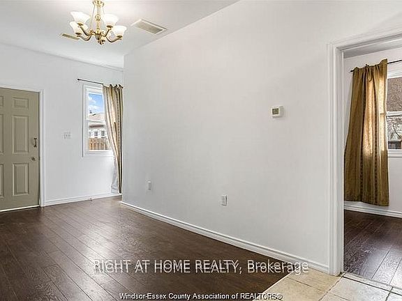 3rd image of 762 Aylmer Ave E