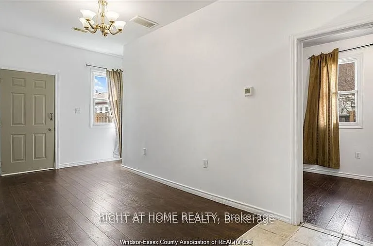 762 Aylmer Ave E — Photo 3