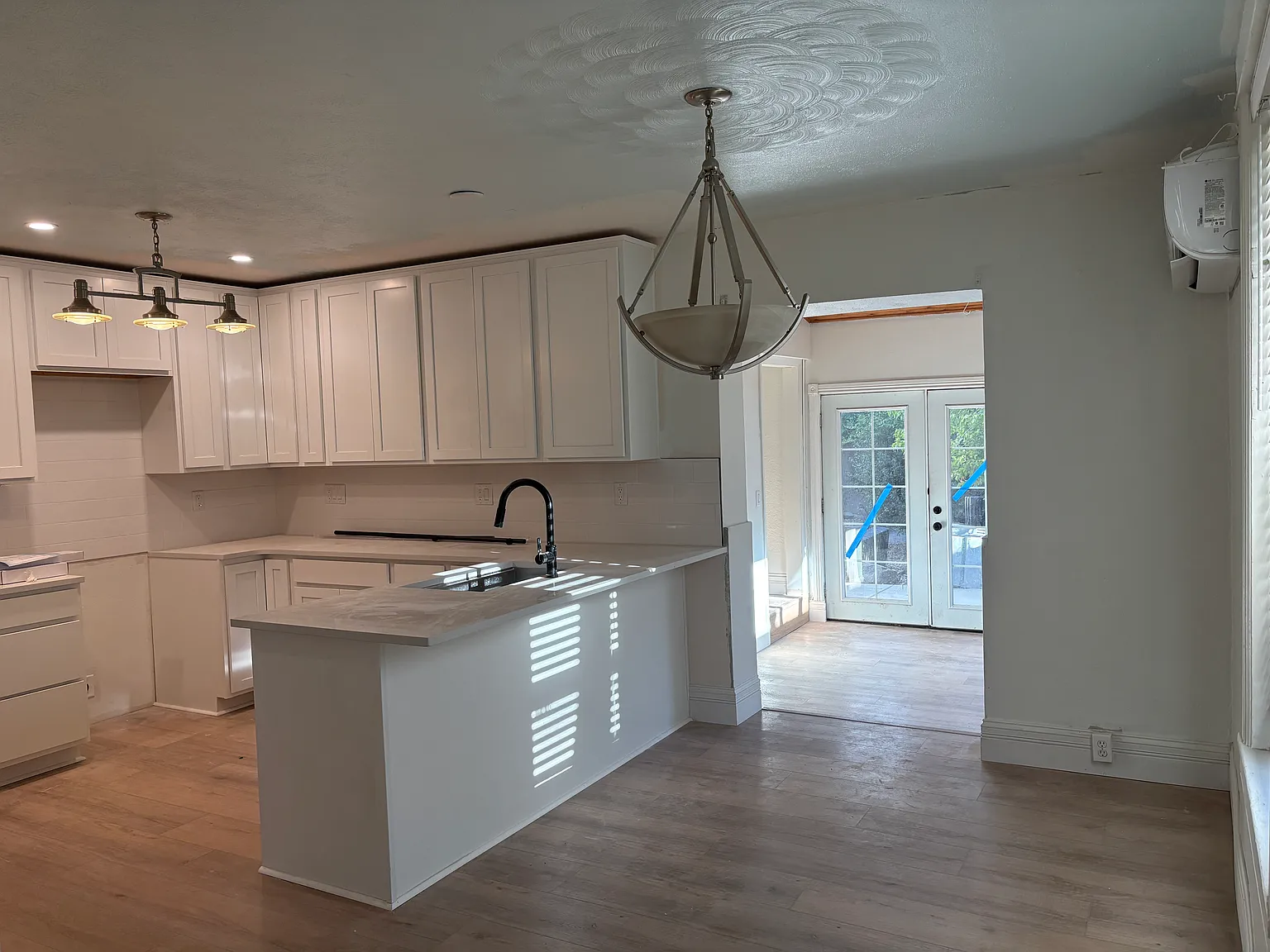 3 bed, 1217 sqft, $3,500 — Photo 2