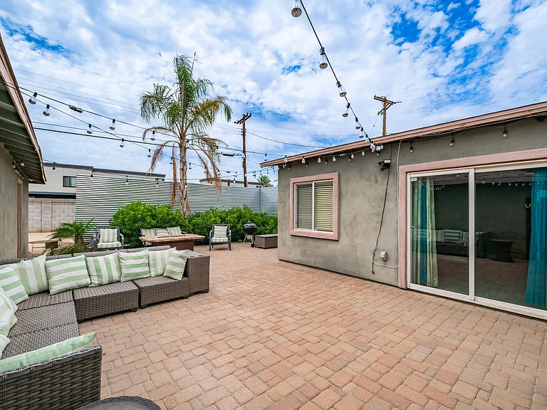 717 E Palmaire Ave — Photo 29