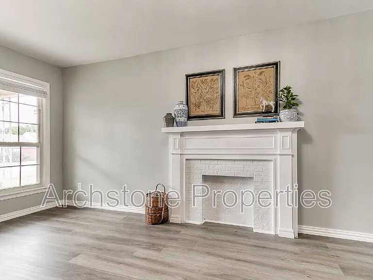 2617 NW 37th St — Photo 5