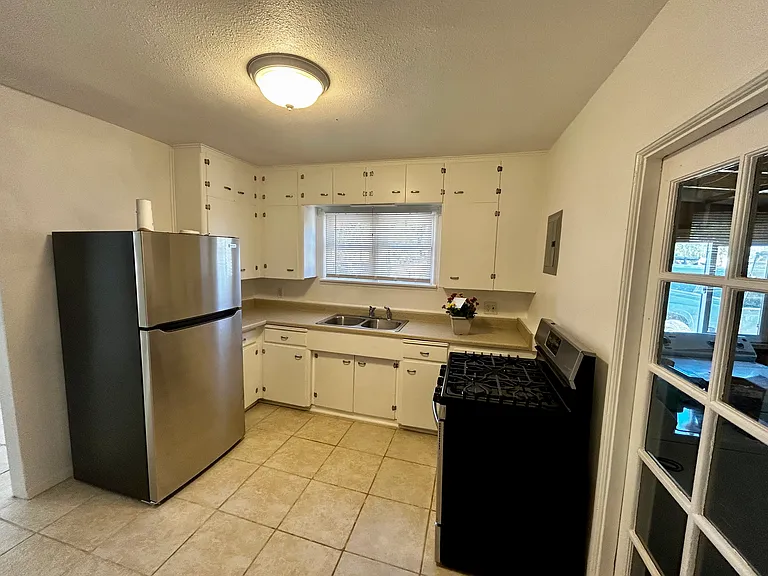 1551 N Calle Futura #3 — Photo 9