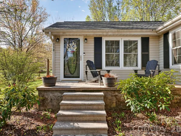 112 Gibbs St, Hendersonville, NC 28739