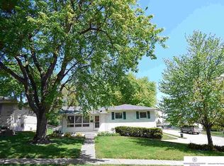 9260 Ruggles St, Omaha, NE 68134