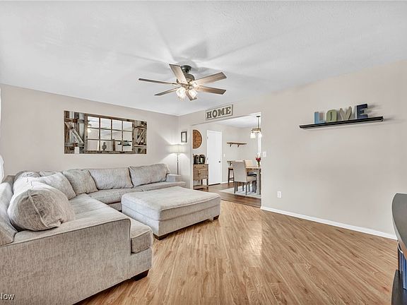4th image of 12041 Woodridge Dr