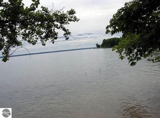 13921A Bluff Rd, Traverse City, MI 49686