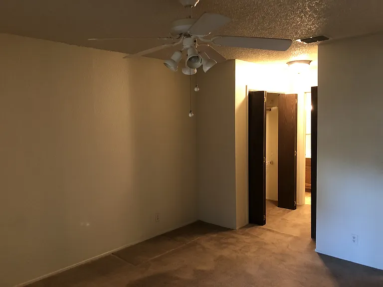 914 W Meadowmere Ln — Photo 25