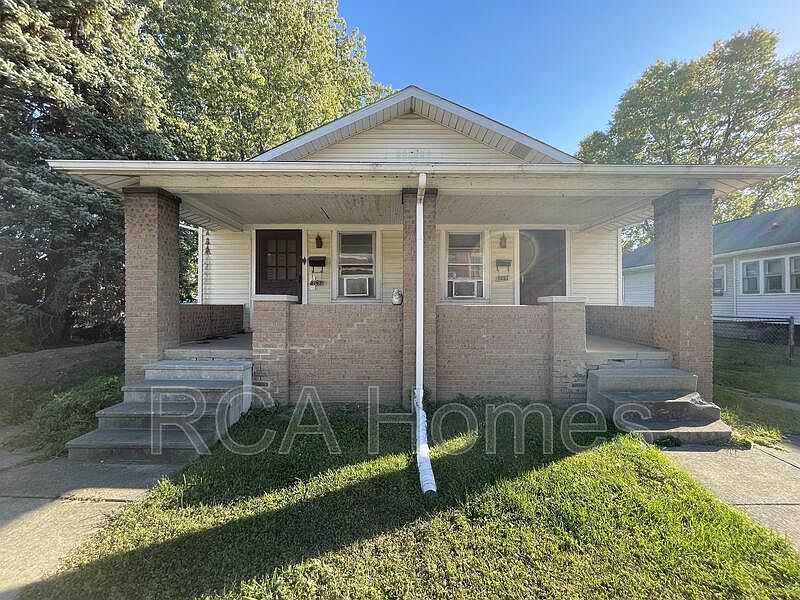 1st image of 1233 E Hanna Ave
