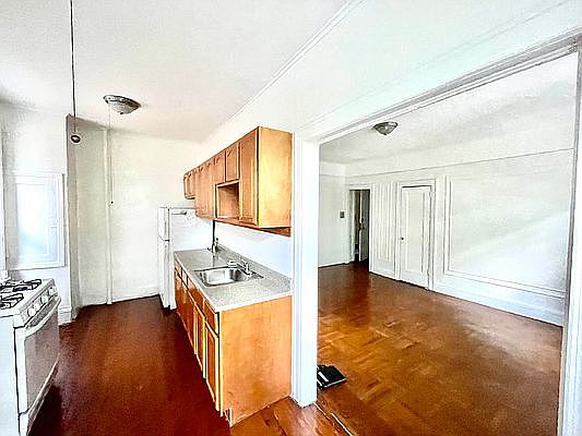 3rd image of 200 Sterling Pl #1D