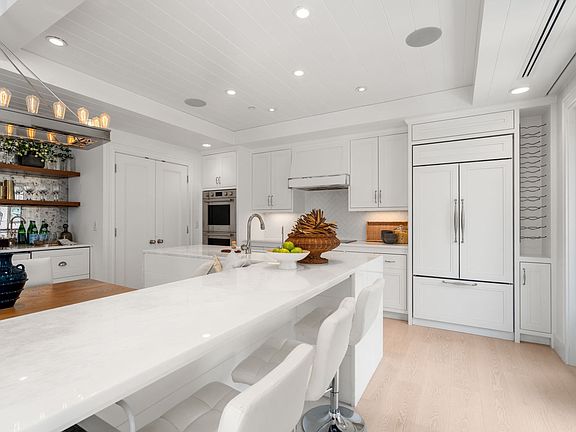 4th image of 50 Battery St Unit 401/501