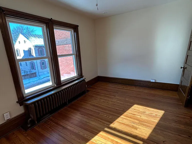 44 S 4th St — Photo 31