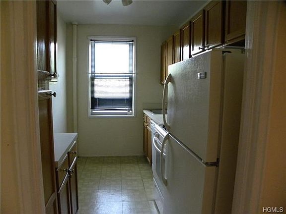 4th image of 495 Odell Ave APT 7J