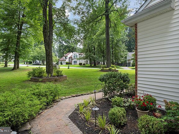3rd image of 223 Pine Valley Dr