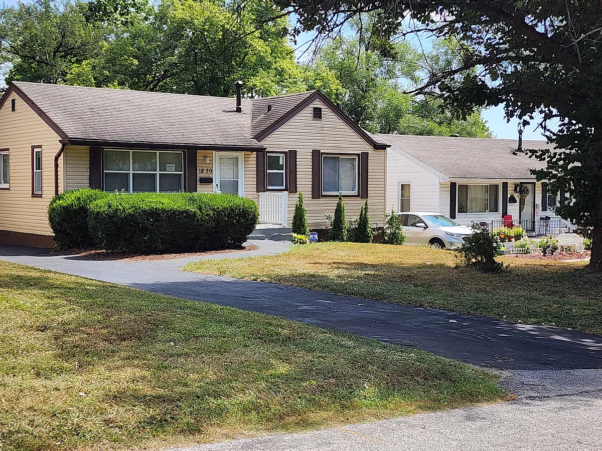 Long private driveway - 1830 Ferguson Ave