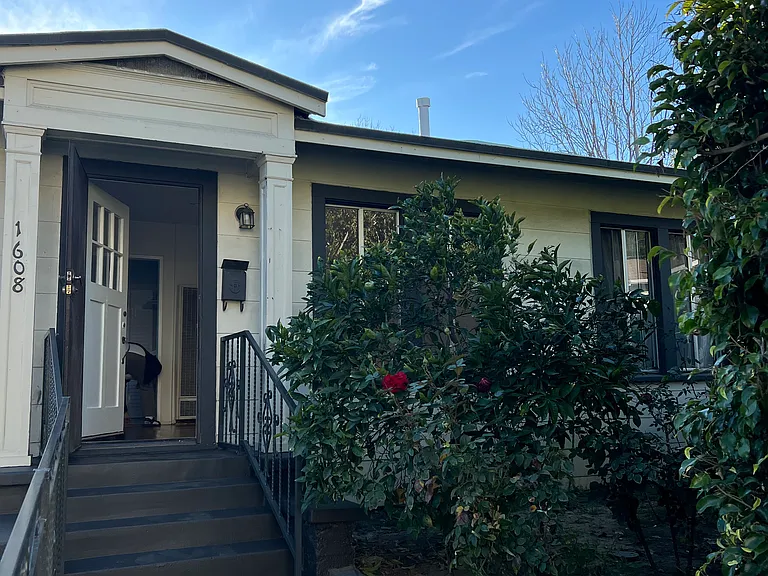 1608 Avalon St — Photo 1