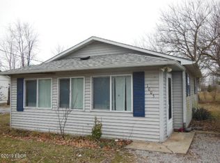 1005 Lamson St, Flora, IL 62839