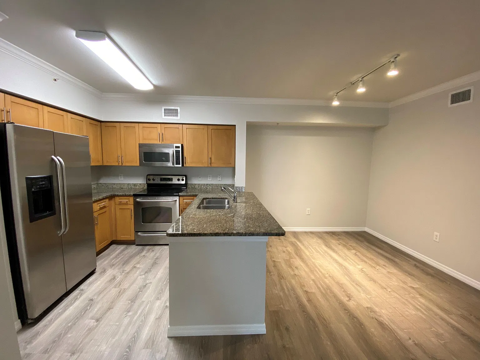 6505 Emerald Dunes Dr — Photo 2