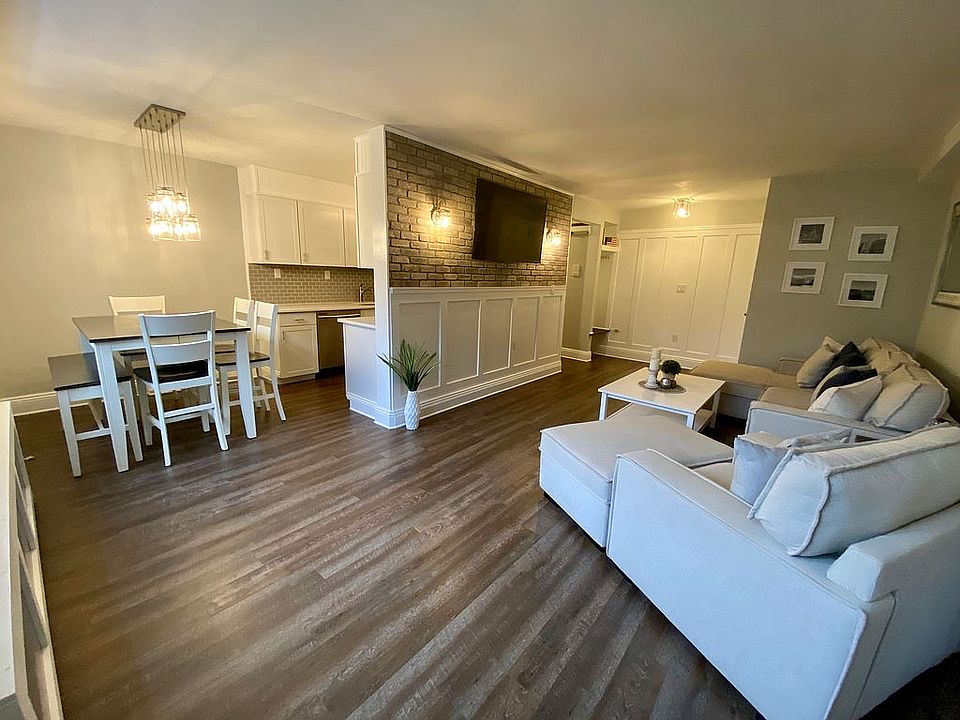 Living/Dining Area