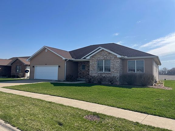 2nd image of 440 Edgebrook Dr