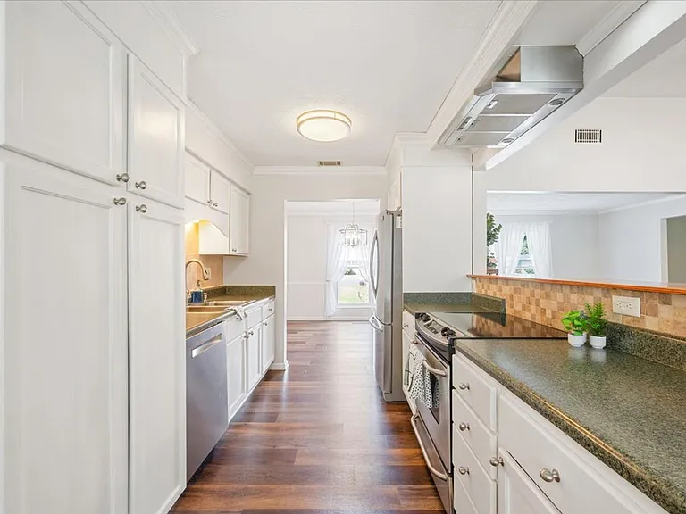 210 Pine Grove Dr — Photo 15