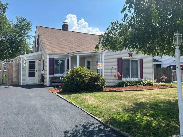 57 Nimitz Rd E, Rumford, RI 02916