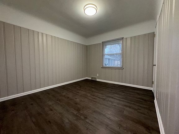 5th image of 13021 Burton Ave