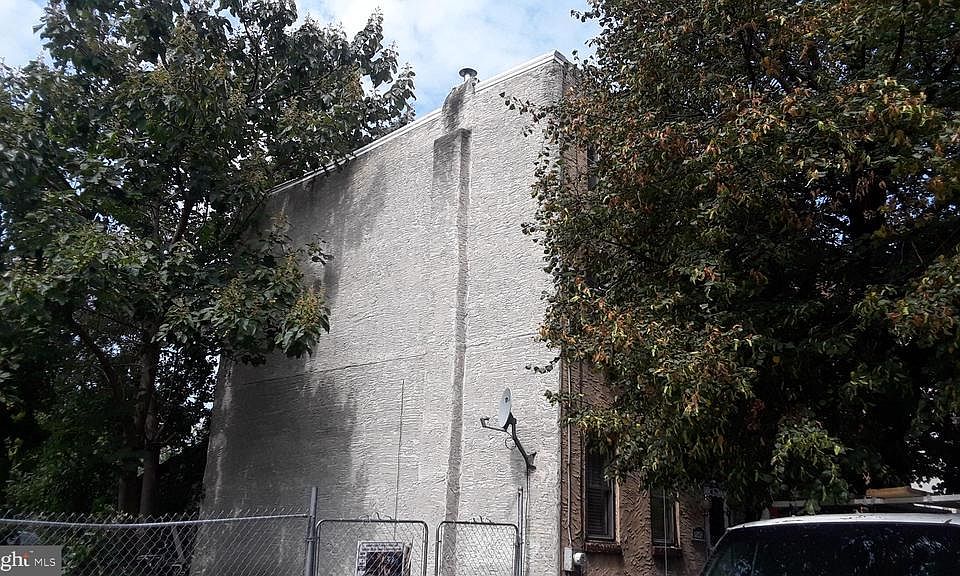 1st image of 2038 N Lawrence St #40
