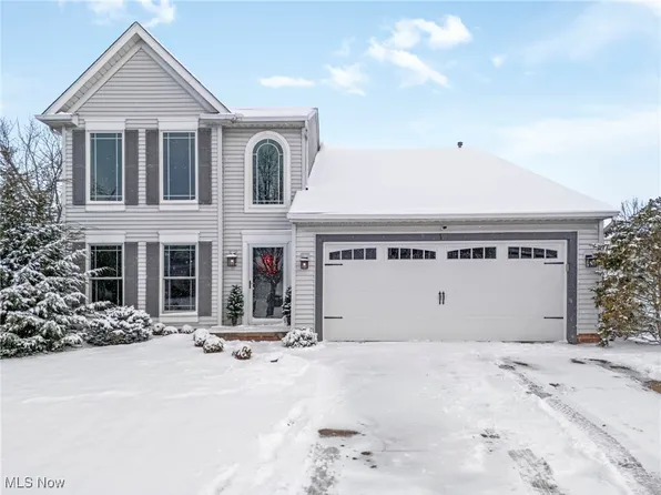 2162 Canterbury Cir, Akron, OH 44319