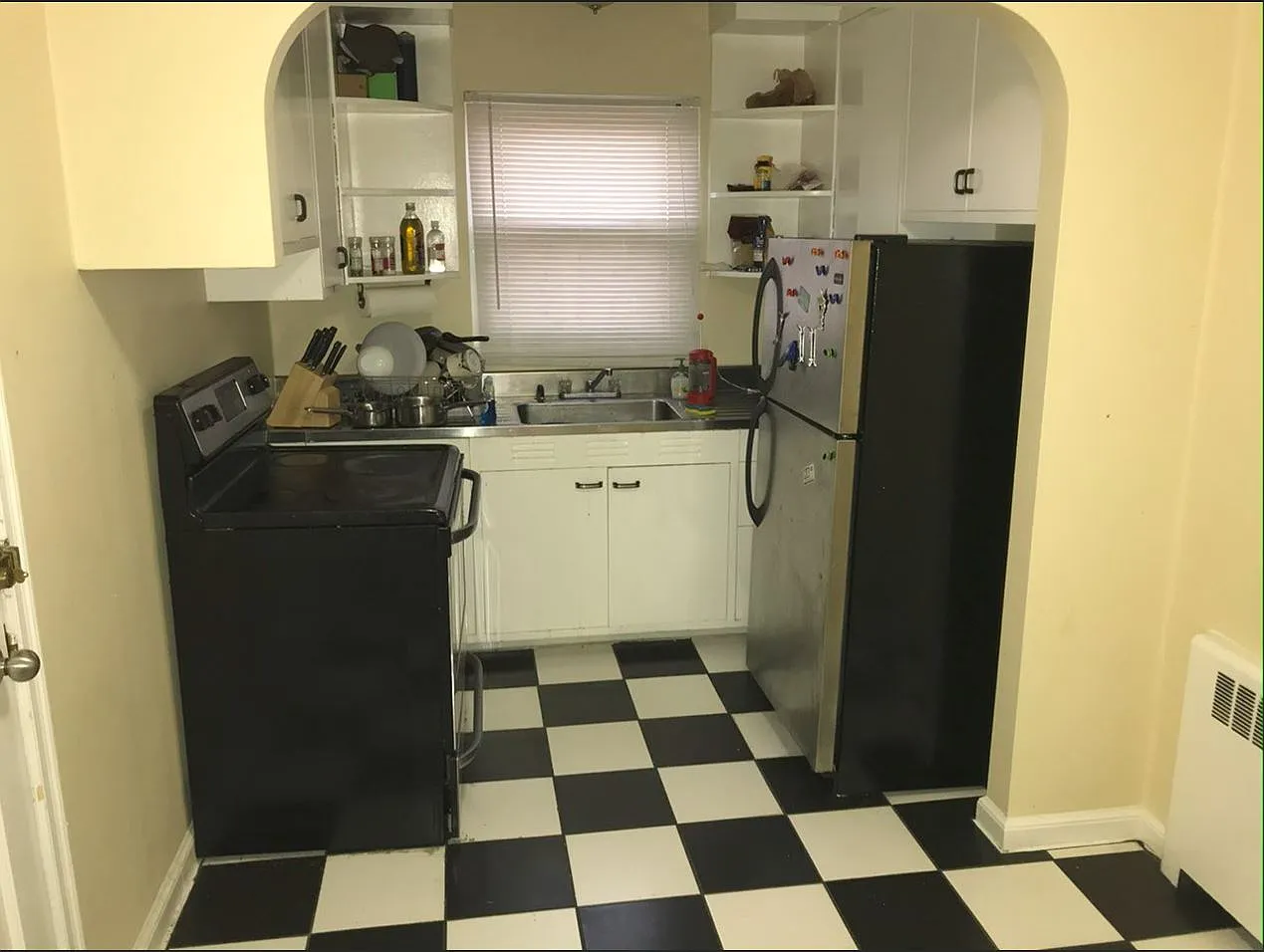 877 Farmington Ave — Photo 1