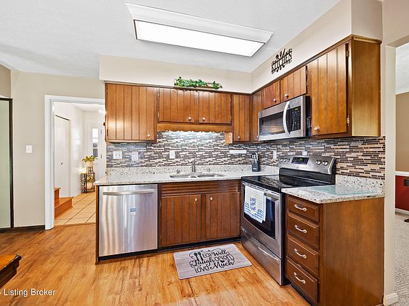 3rd image of 574 Pine Creek Dr