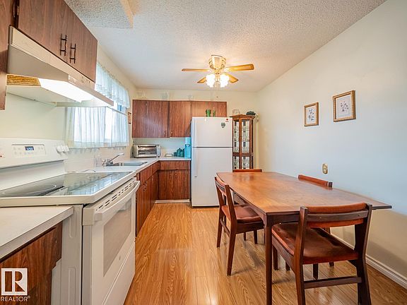 3rd image of 5647 137th Ave NW