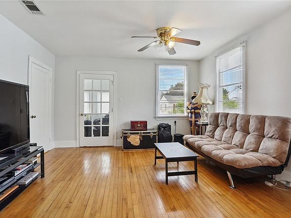 3rd image of 6001-03 Mandeville St