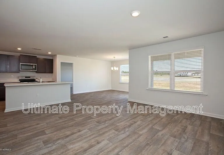 585 Draymore Dr NE — Photo 7