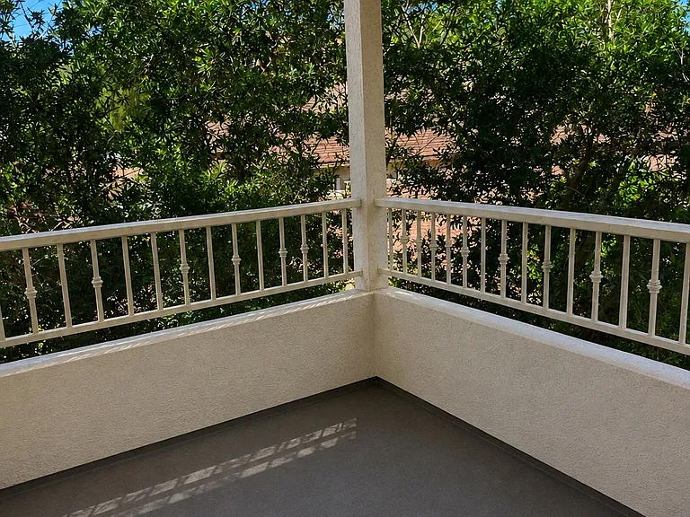2438 Gramercy Ave — Photo 16