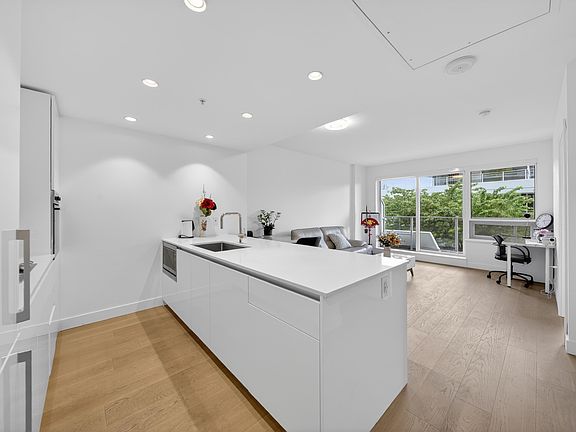 5th image of 5788 Gilbert Rd #611