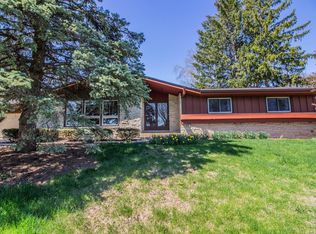 2955 Huntington Cir, Brookfield, WI 53005