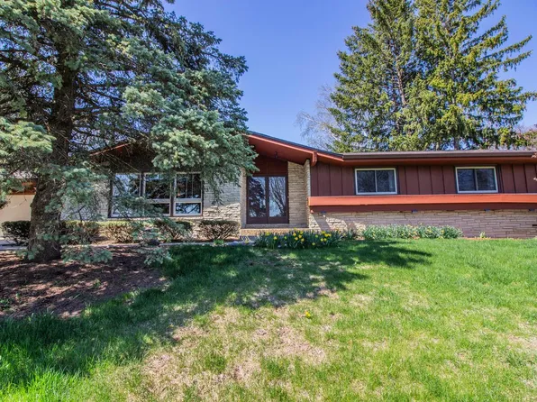 2955 Huntington CIRCLE, Brookfield, WI 53005
