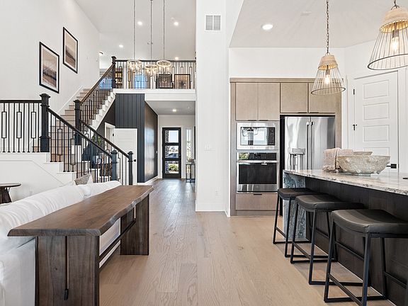 Open Concept Floorplan with Vaulted Ceilings