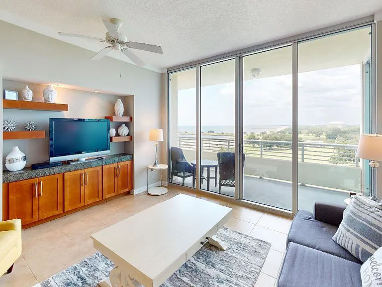 2060 Beach Blvd #601 — Photo 2