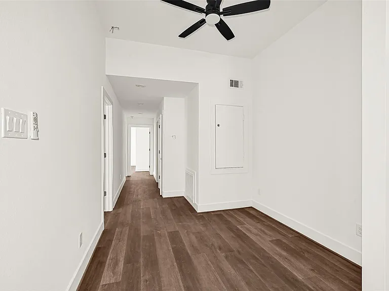 418 Clinton Park St #1 — Photo 8